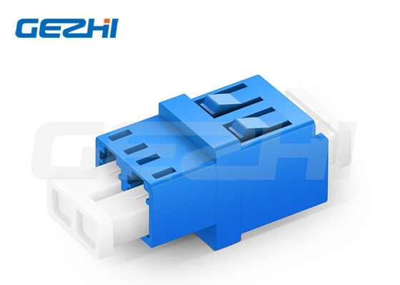 Adaptateur fibre optique Duplex LC/UPC vers LC/UPC OS2 avec manchon en céramique et encliquetage sans outil pour une faible perte d'insertion ≤0.2dB